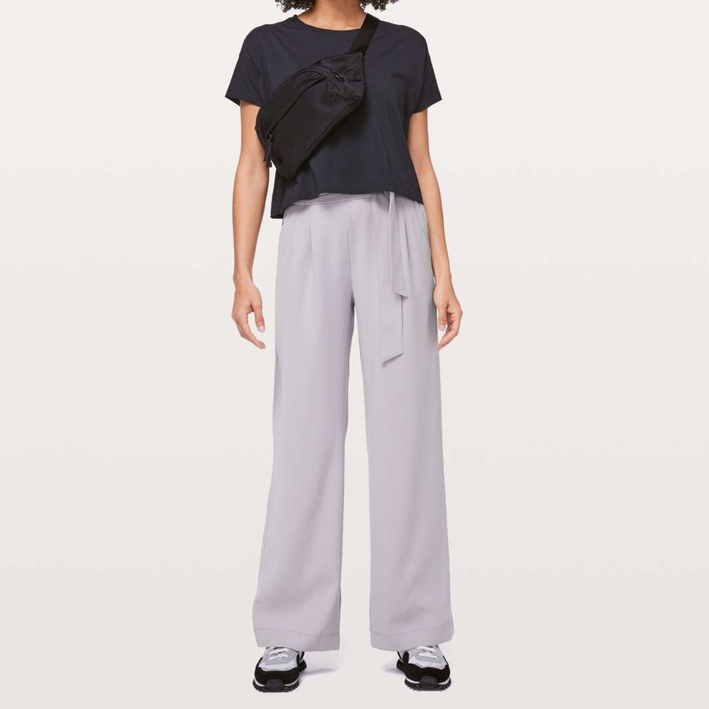 LULULEMON Noir Pant - Size 4 - Silverscreen